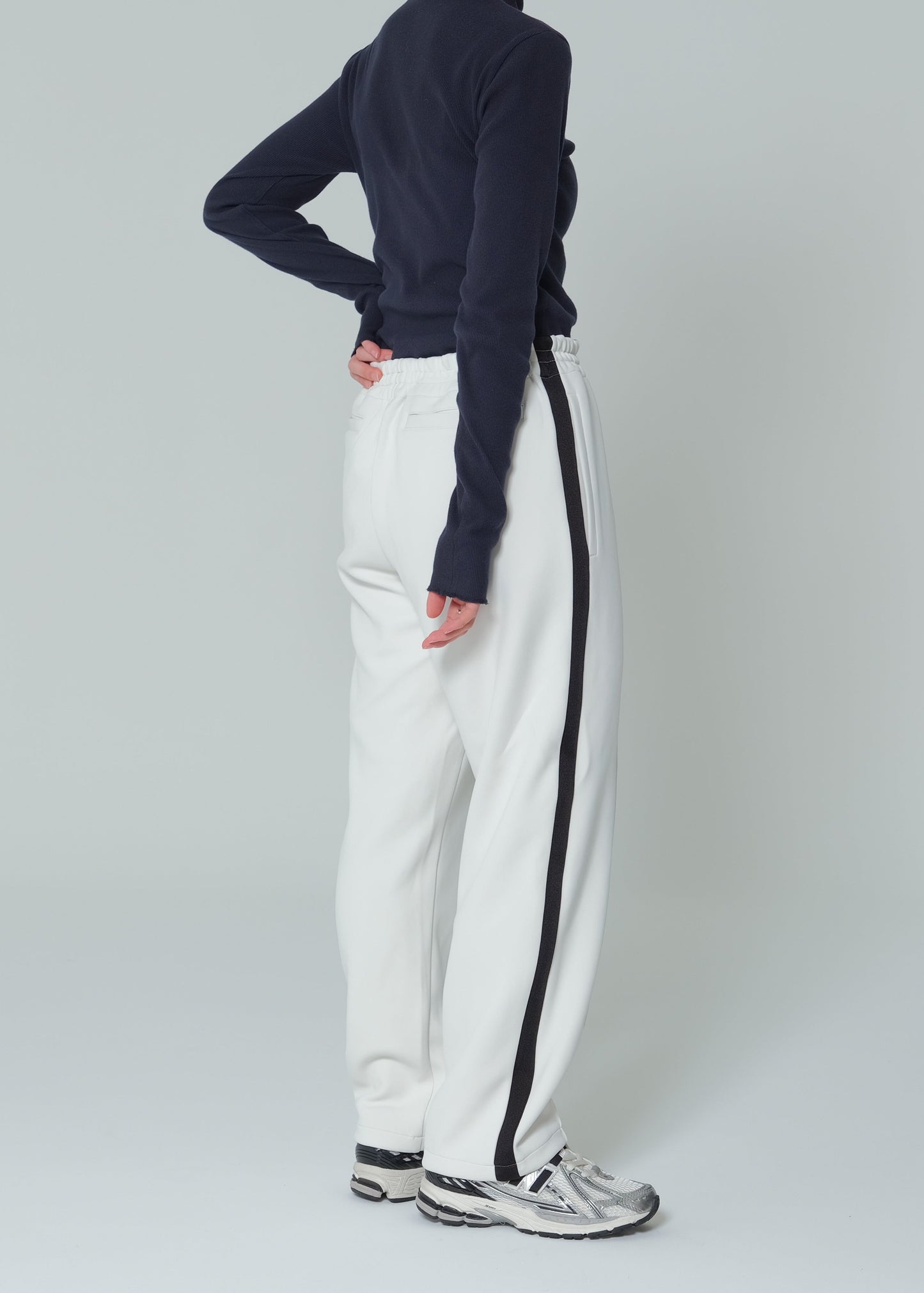EZ Track Pant 1 (white / black line)