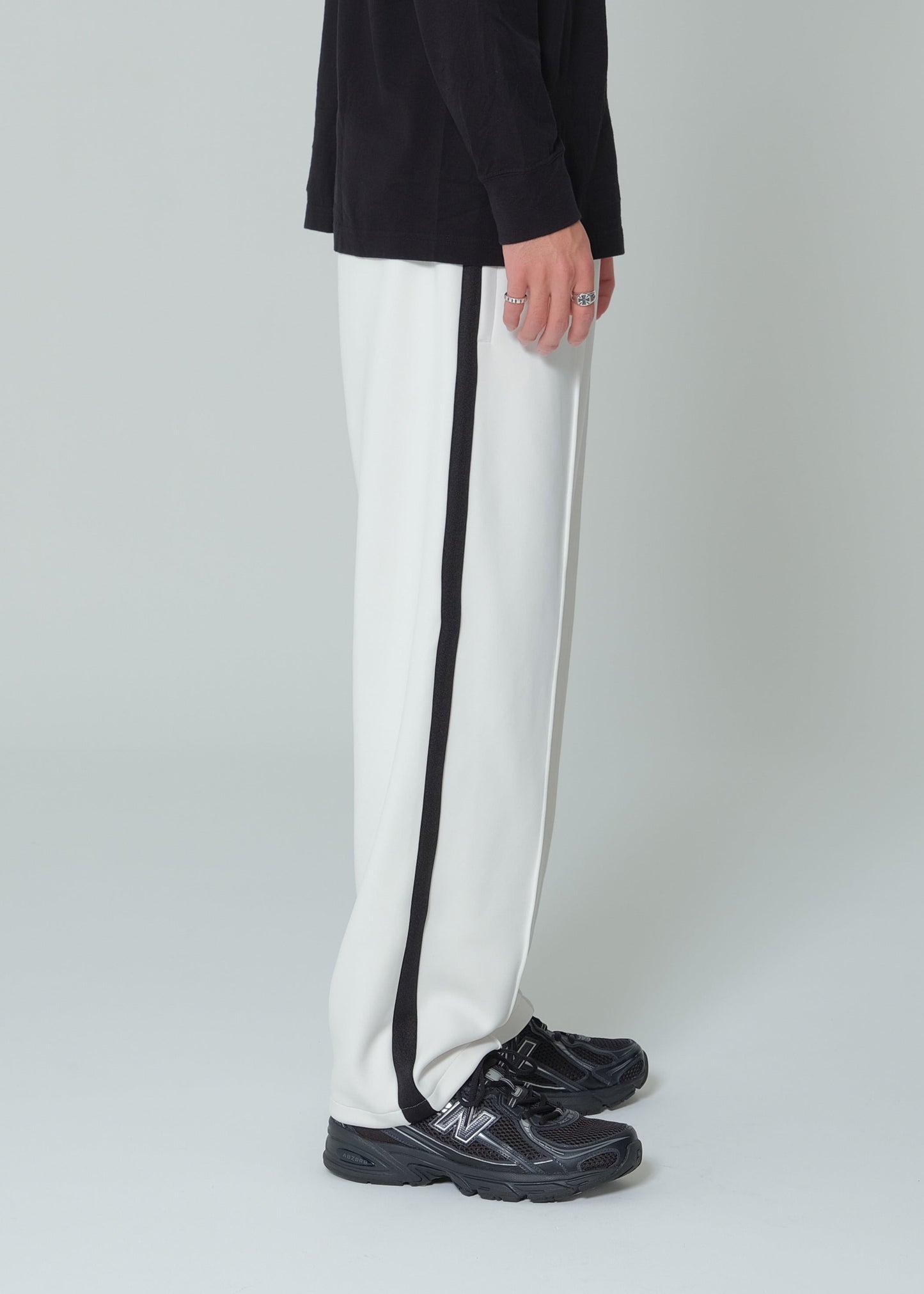 EZ Track Pant 1 (white / black line)