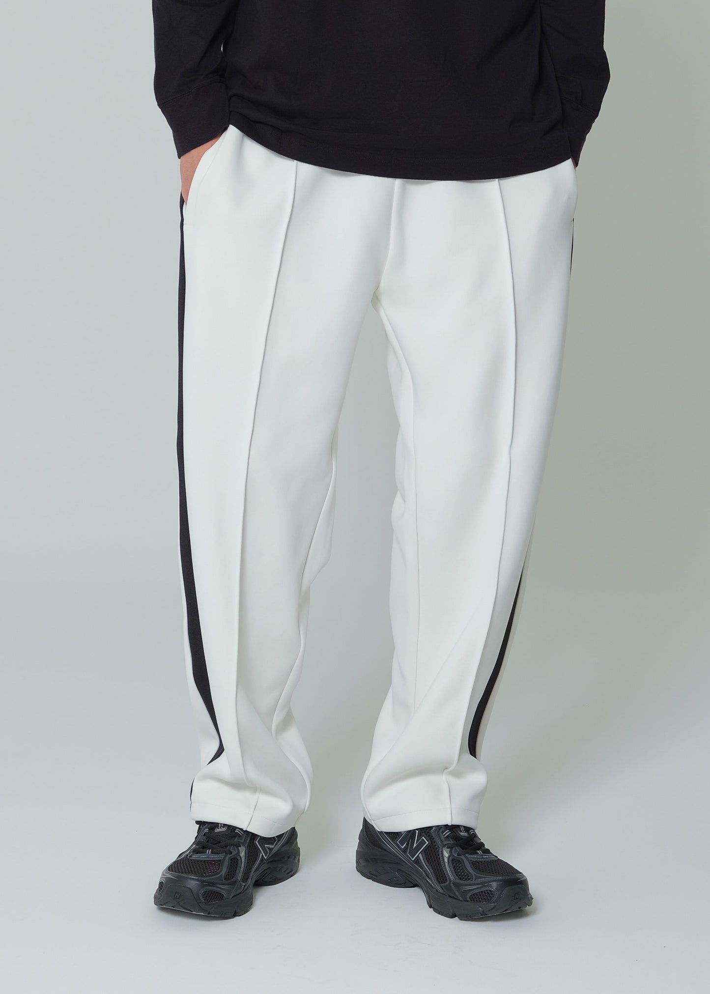EZ Track Pant 1 (white / black line)