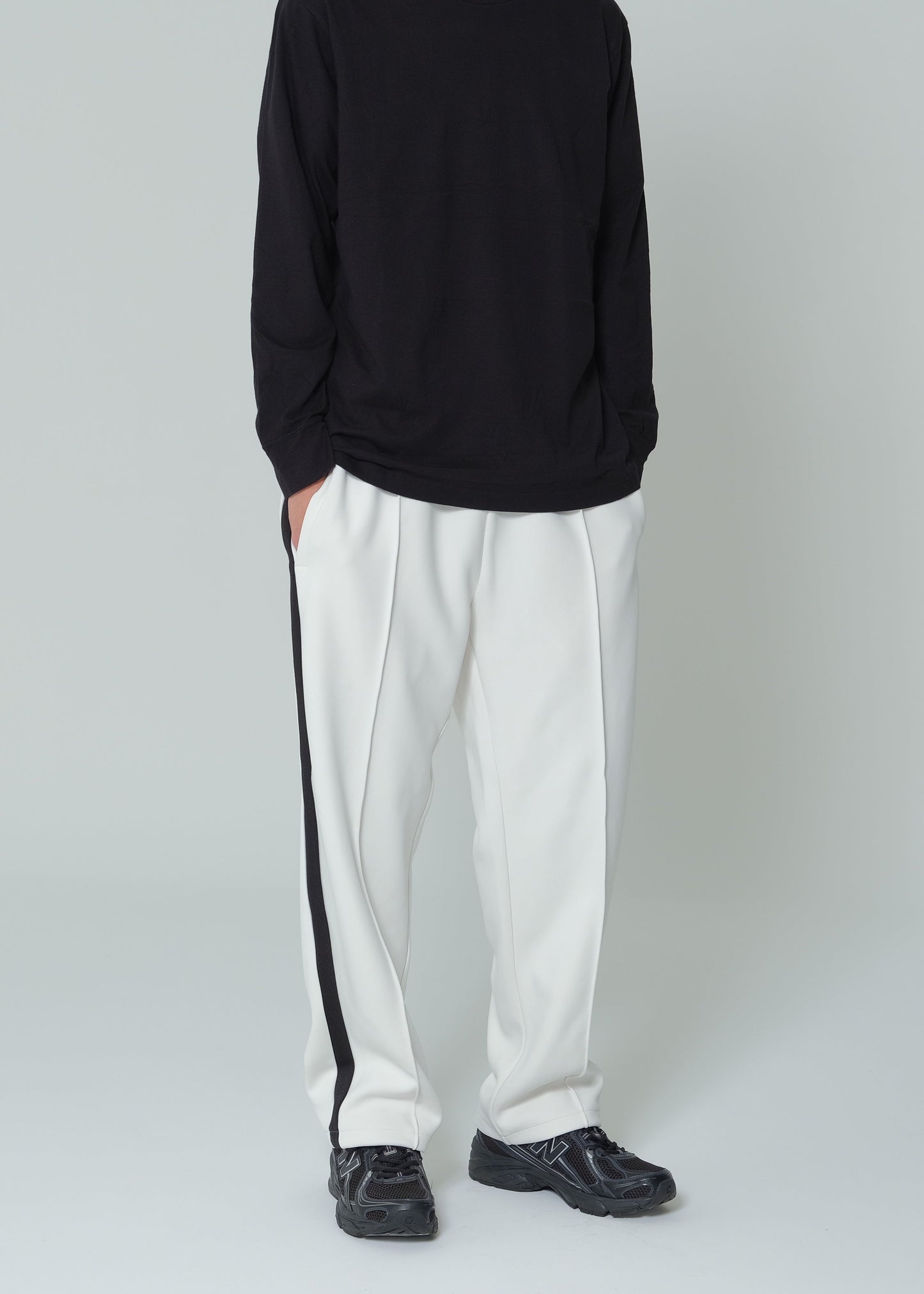 EZ Track Pant 1 (white / black line)