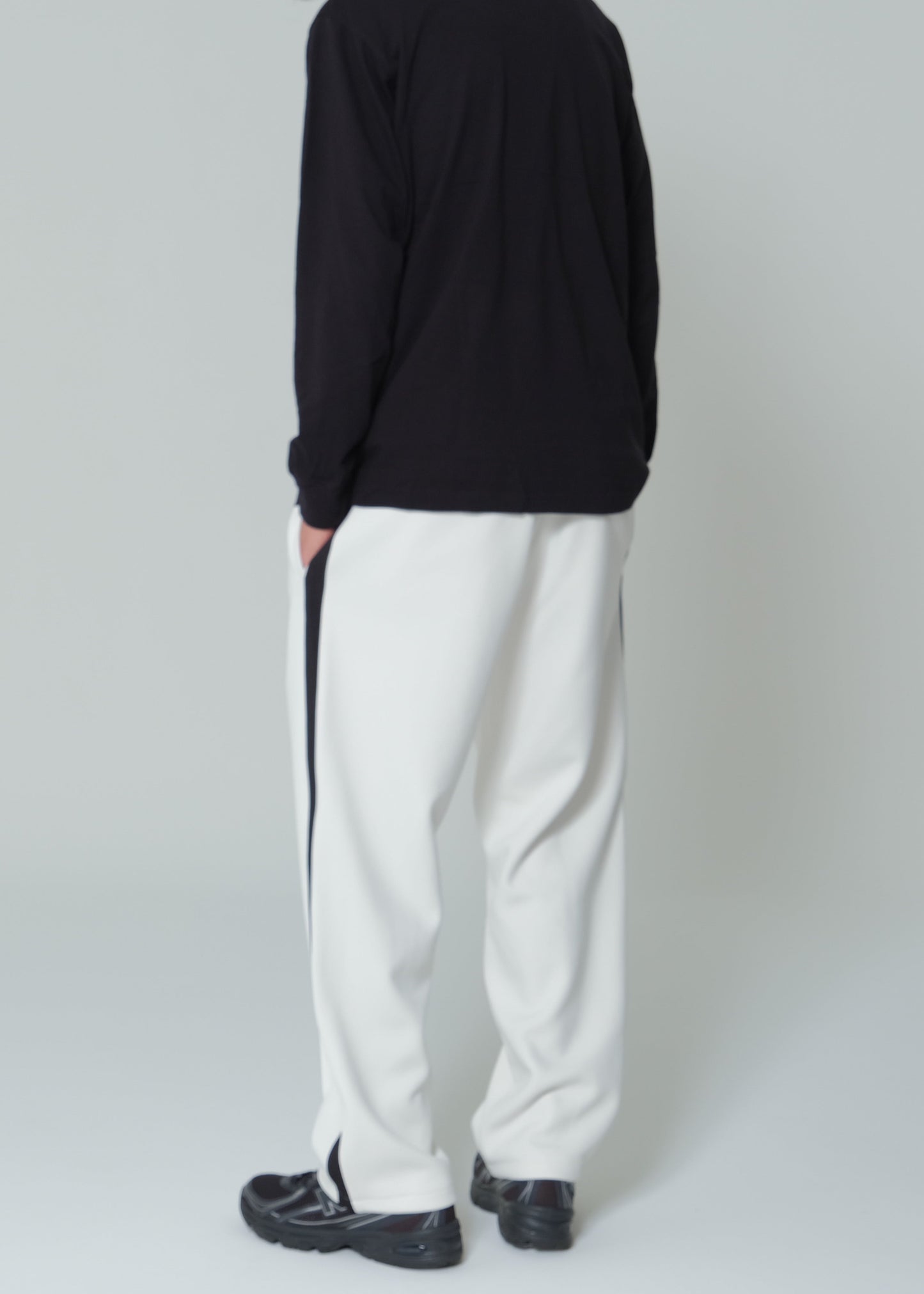 EZ Track Pant 1 (white / black line)
