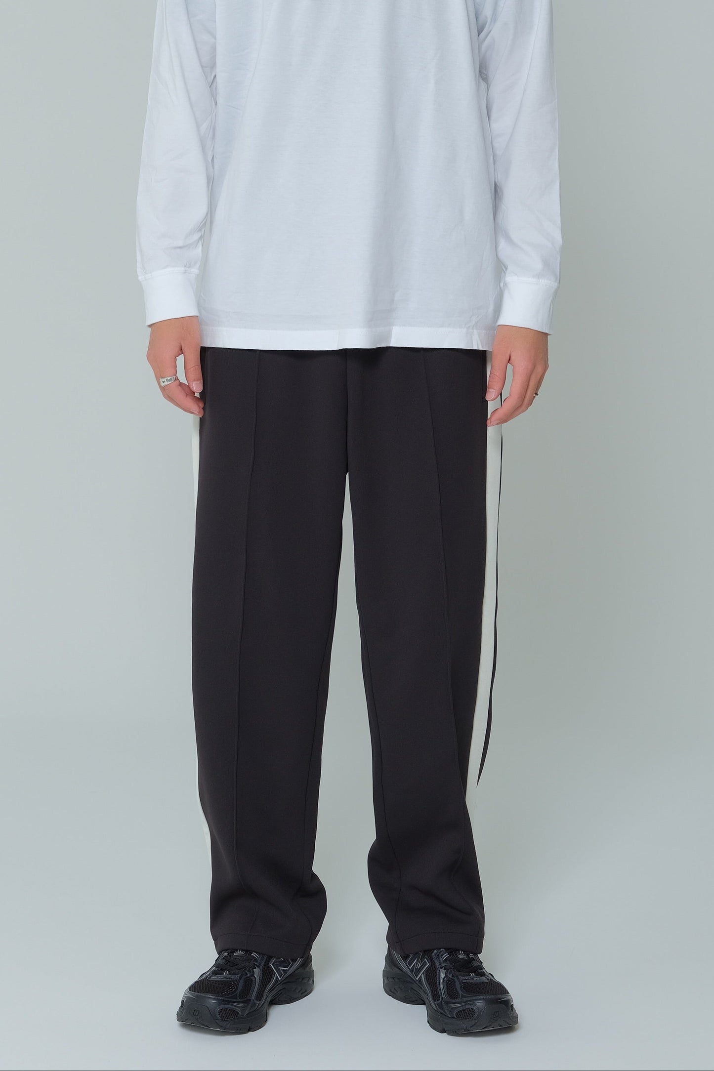 EZ Track Pant 1 (black / white line)