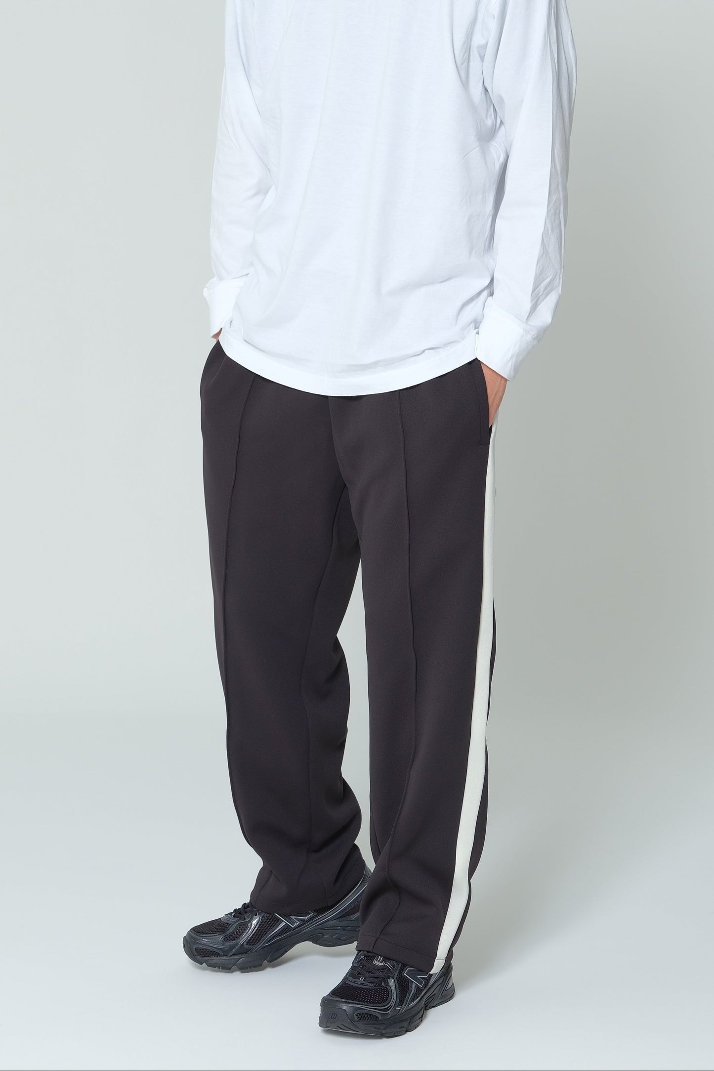 EZ Track Pant 1 (black / white line)