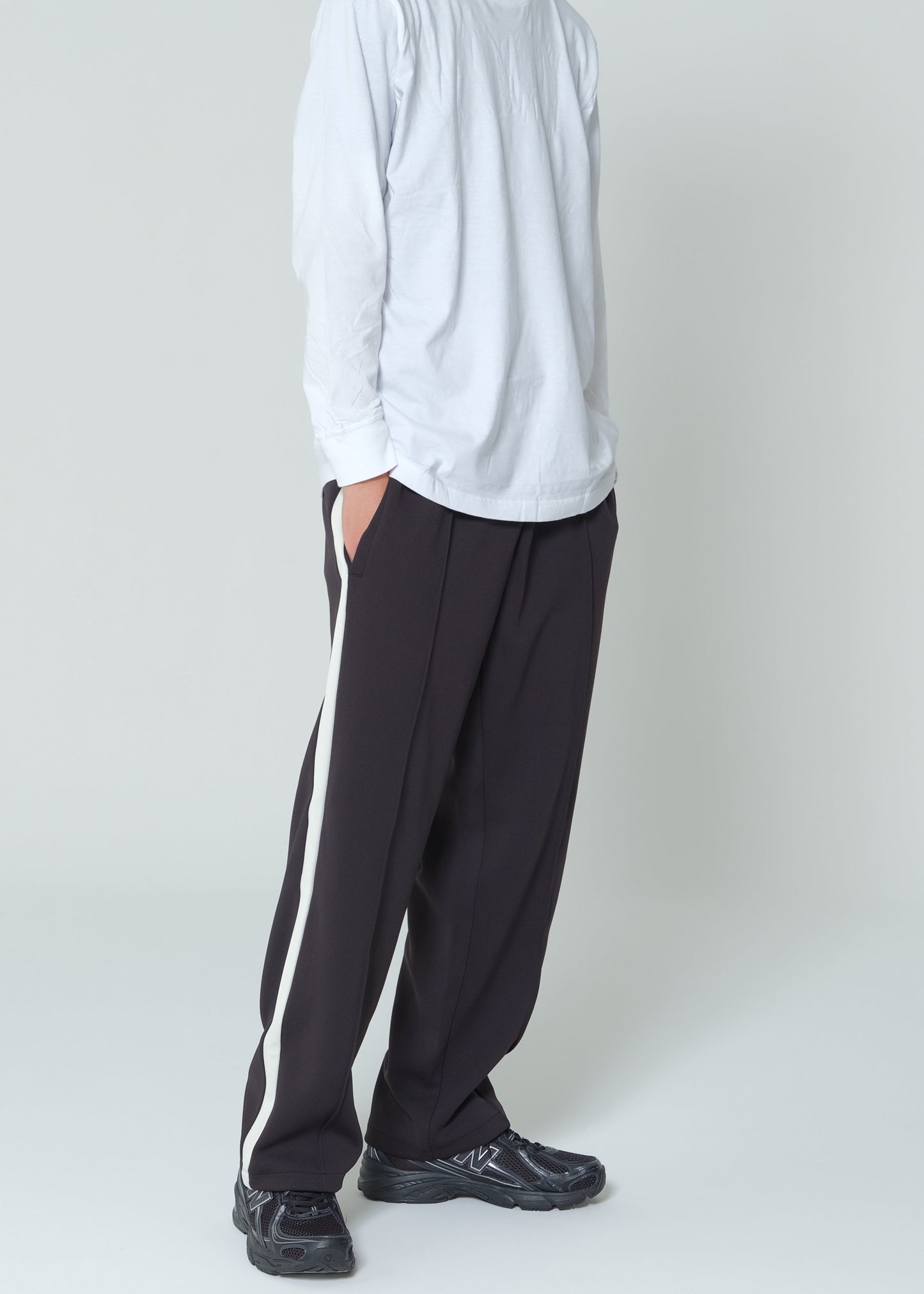 EZ Track Pant 1 (black / white line)