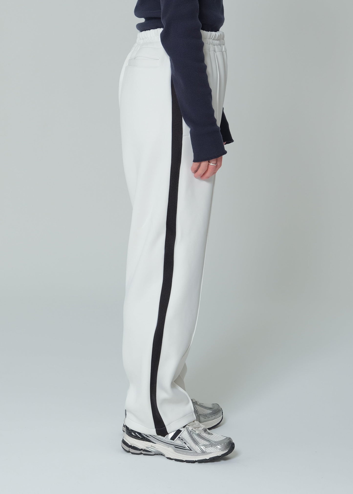 EZ Track Pant 1 (white / black line)