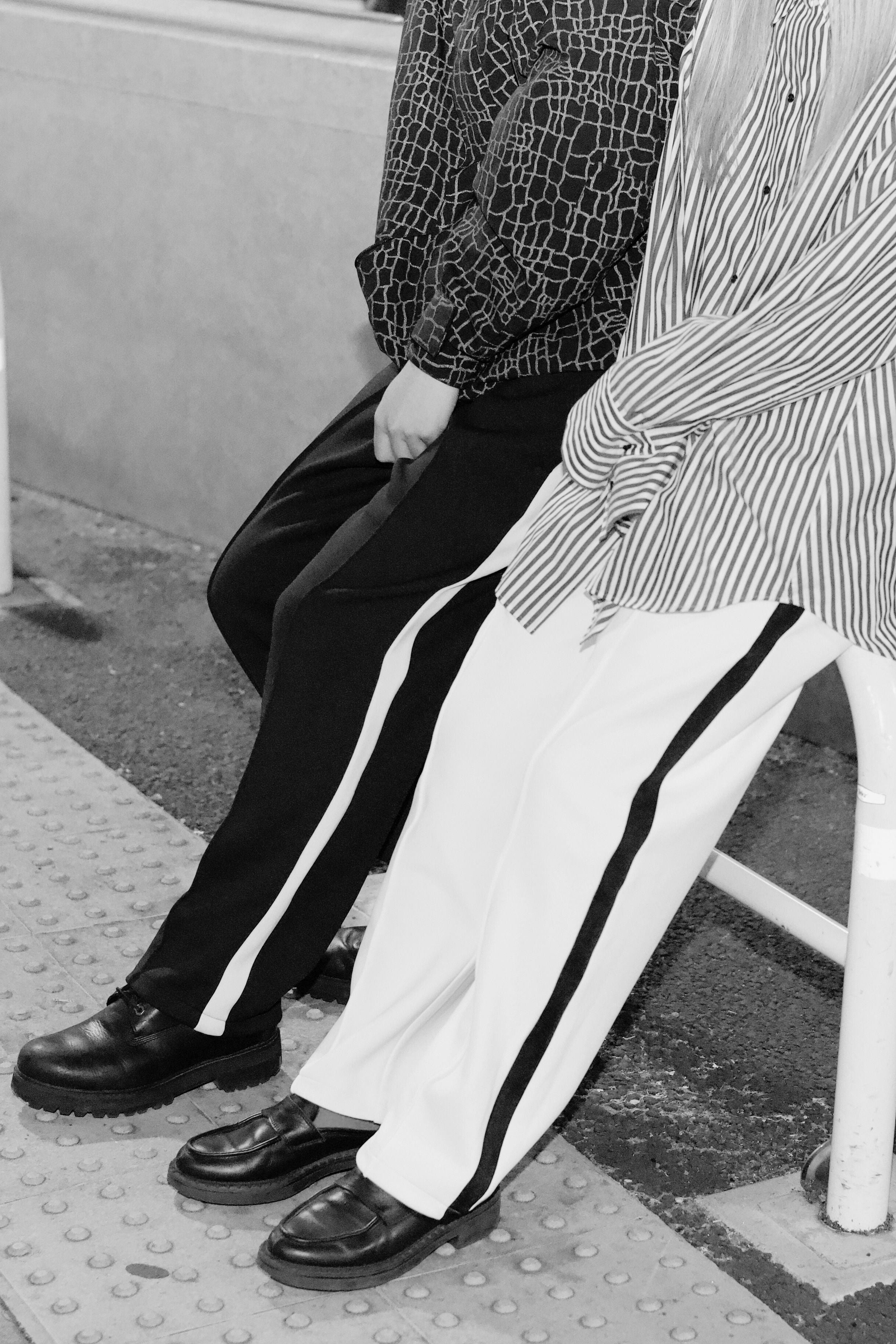 EZ Track Pant 1 (white / black line)｜Track Pants (トラックパンツ